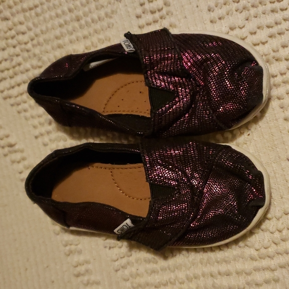 Toms Shoes - Picture 1 of 7